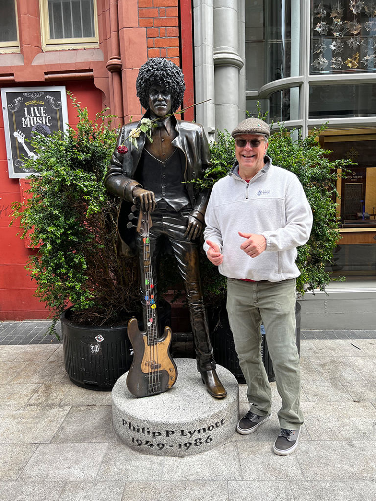 Kurt with Statue