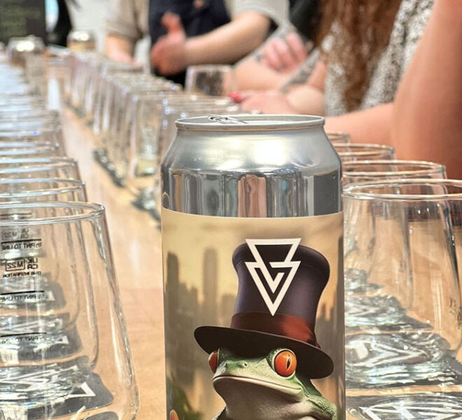 Azvex Mag Tree Frog Beer with glassware