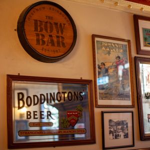 Bow Bar Signage